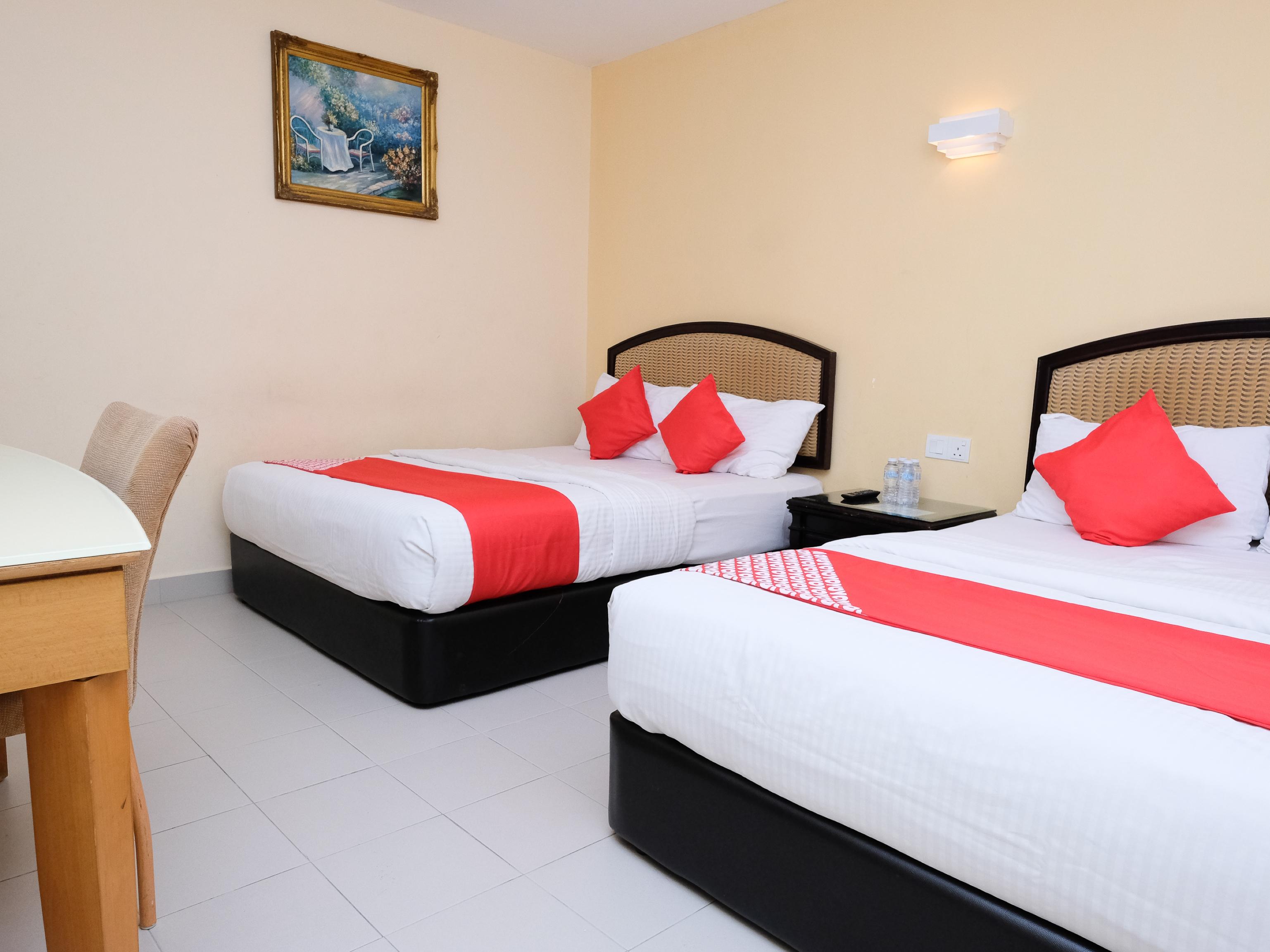 Super Oyo 635 Seven Days Hotel 2*