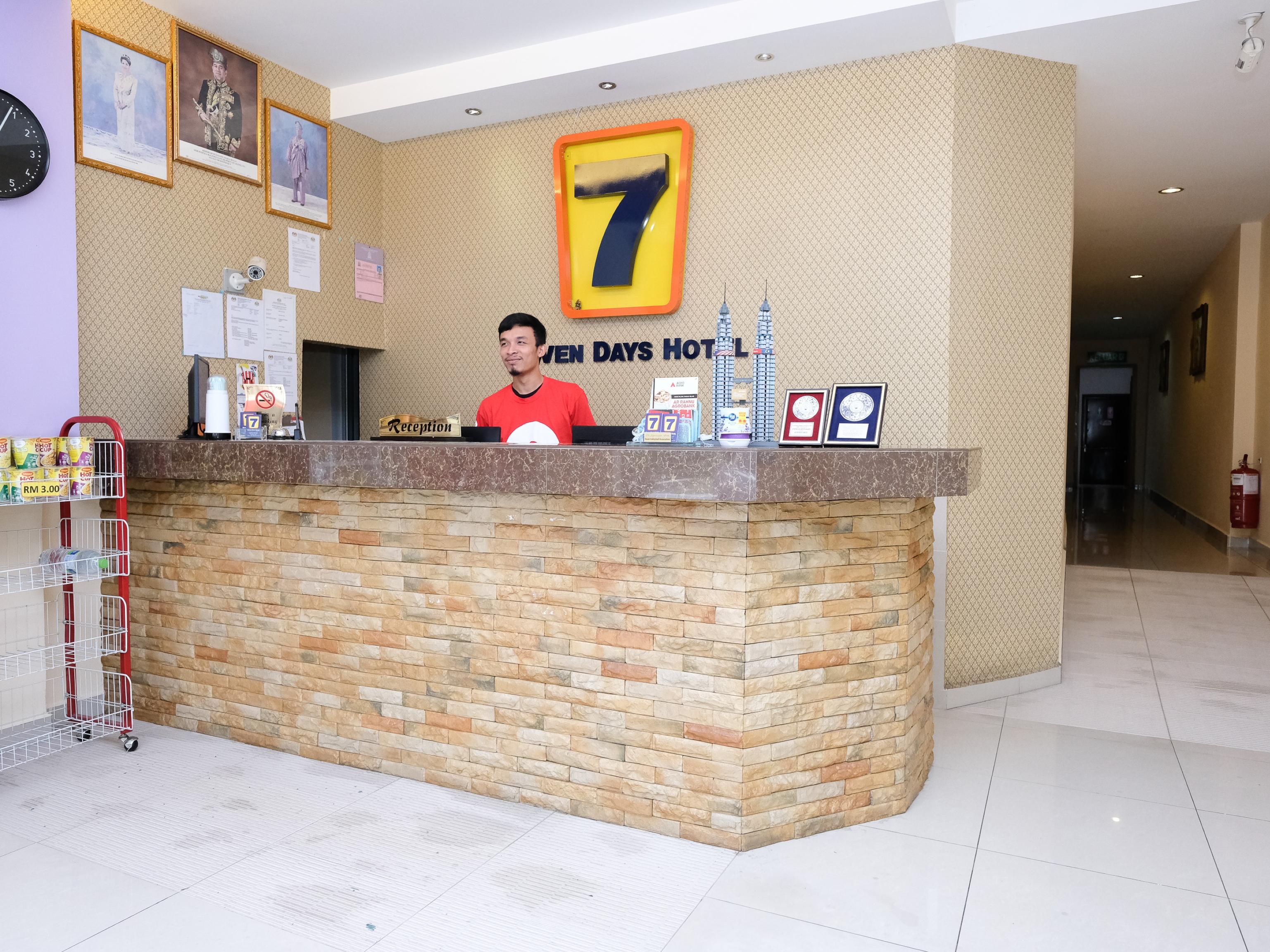 Hotel Super Oyo 635 Seven Days