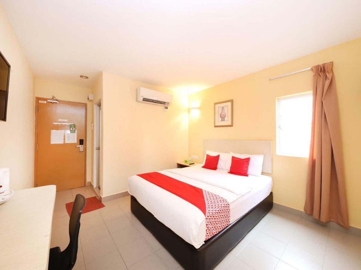 Super Oyo 635 Seven Days Hotel
