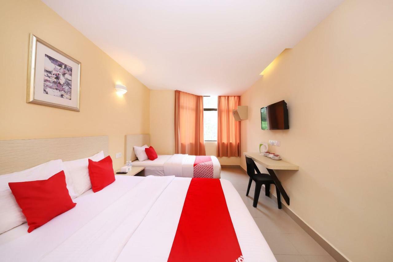 Super Oyo 635 Seven Days Hotel
