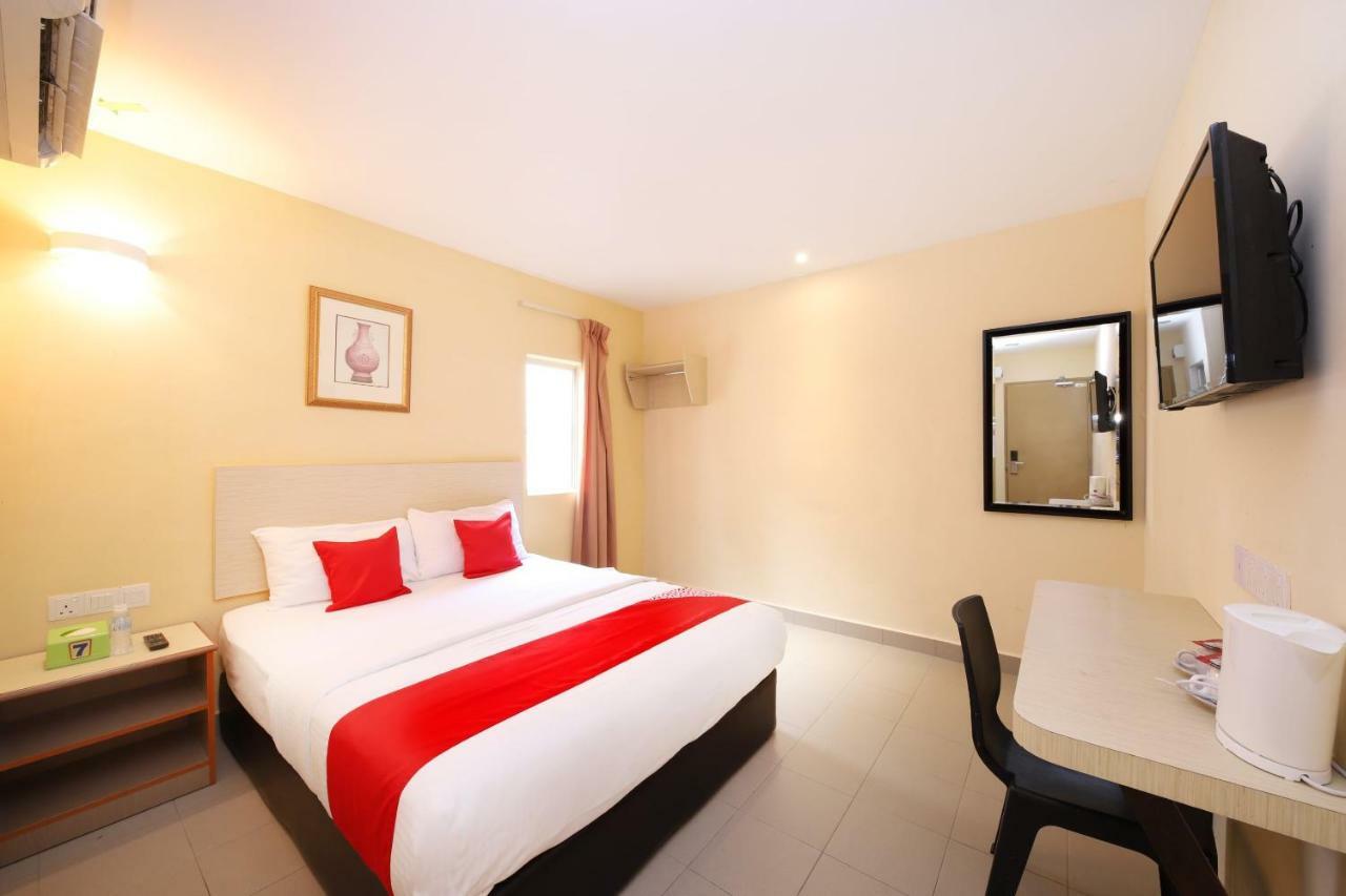 Super Oyo 635 Seven Days Hotel 2*